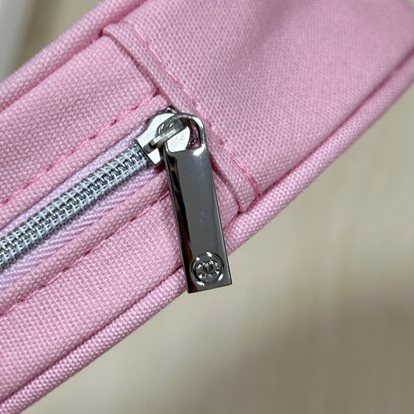 * Chanel Baby Pink Cosmetic Makeup Pouch Bag VIP Gift - Picture 3 of 8